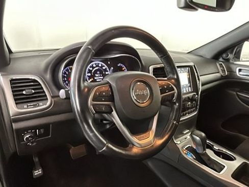 Used 2018 Jeep Grand Cherokee Altitude AWD/4WD image 13