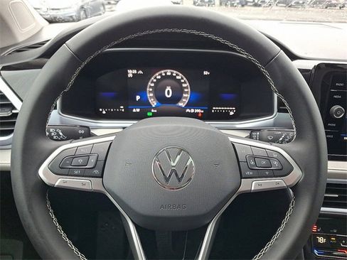New 2026 Volkswagen Taos SE image 10