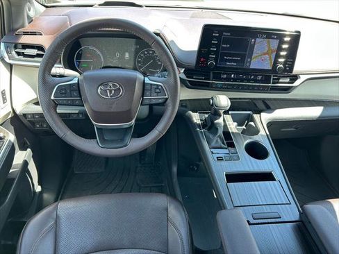 Certified 2024 Toyota Sienna Platinum AWD/4WD image 19