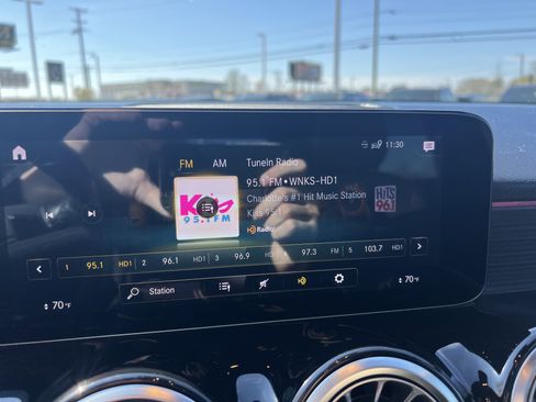 Used 2022 Mercedes-Benz GLB 250 4MATIC image 23