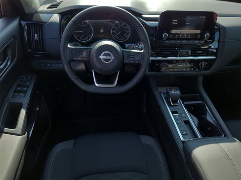 New 2025 Nissan Pathfinder SV image 10
