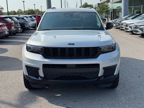 Used 2023 Jeep Grand Cherokee L Laredo RWD image 6