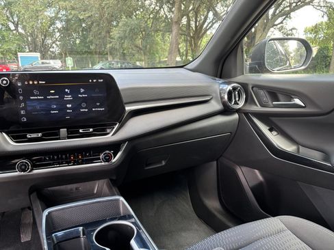 Used 2025 Chevrolet Equinox LT FWD image 35