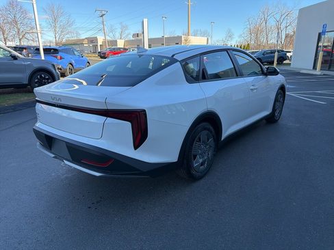 New 2025 Kia K4 LX image 6