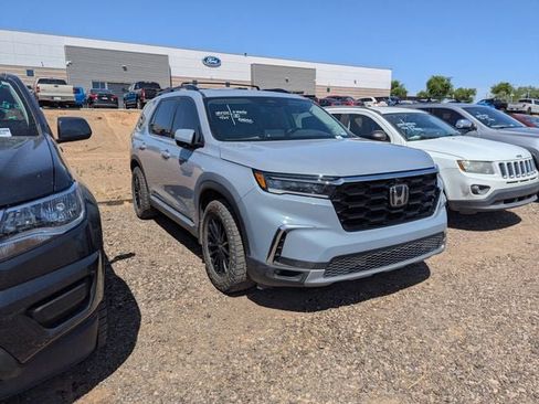 Used 2025 Honda Pilot Elite image 4