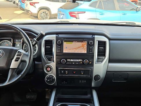 Used 2019 Nissan Titan PRO-4X AWD/4WD image 14