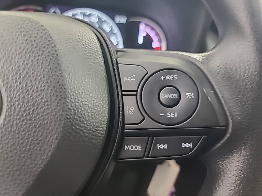 Used 2025 Toyota RAV4 LE AWD/4WD image 29