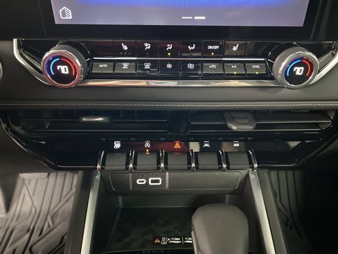 Certified 2024 Chevrolet Colorado LT w/ LT Convenience Package III image 53