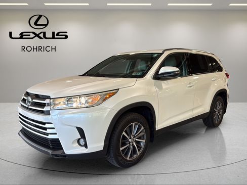 Used 2019 Toyota Highlander XLE AWD/4WD image 1