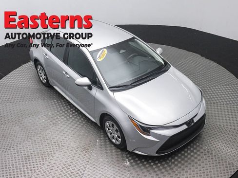 Used 2025 Toyota Corolla LE FWD image 3