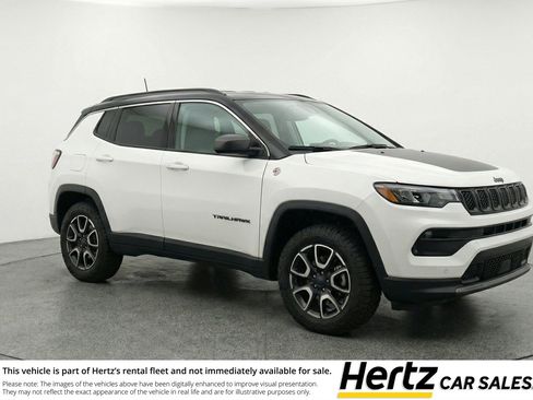 Used 2025 Jeep Compass Trailhawk AWD/4WD image 1