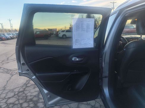 Used 2020 Jeep Cherokee Latitude Plus image 26