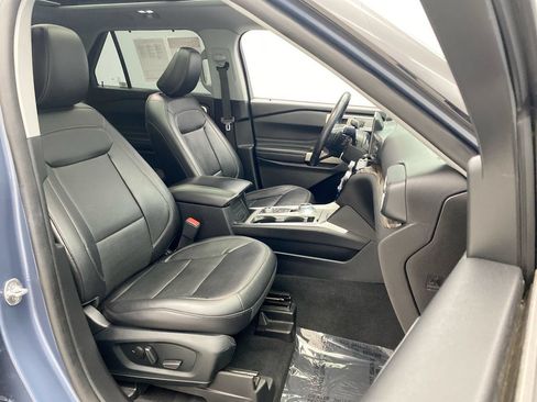 Used 2021 Ford Explorer Limited w/ Equipment Group 301A AWD/4WD image 24