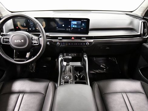 Certified 2025 Kia Sorento S image 3