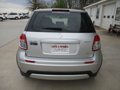Used 2011 Suzuki SX4 AWD Hatchback image 15