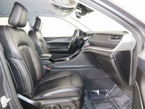 Used 2022 Jeep Grand Cherokee Limited image 11