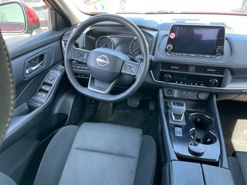 Certified 2025 Nissan Rogue SV AWD/4WD image 11