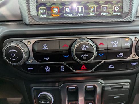 Used 2021 Jeep Wrangler Sport image 25