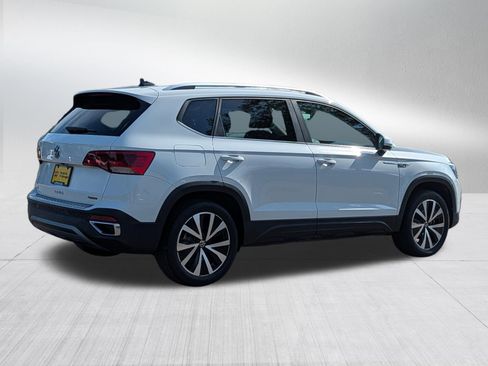 Certified 2023 Volkswagen Taos SE w/ Panoramic Sunroof Package AWD/4WD image 7