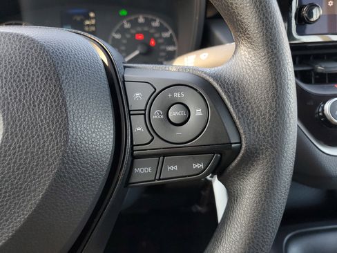 Certified 2025 Toyota Corolla LE image 21