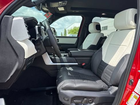 Used 2025 Toyota Sequoia Capstone AWD/4WD image 17