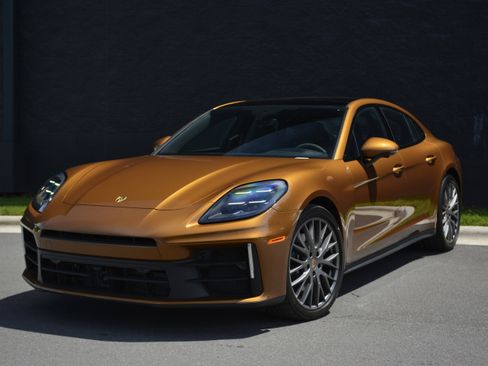 Certified 2025 Porsche Panamera 4 AWD/4WD image 1