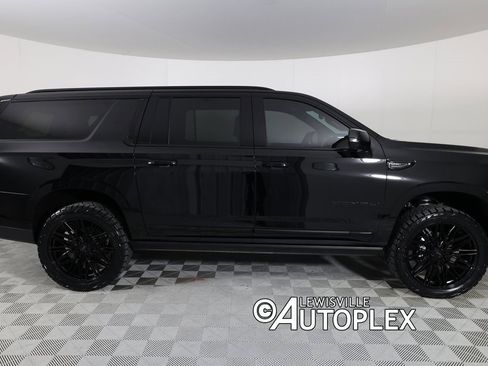 Used 2026 GMC Yukon XL Denali w/ Denali Reserve Package image 4