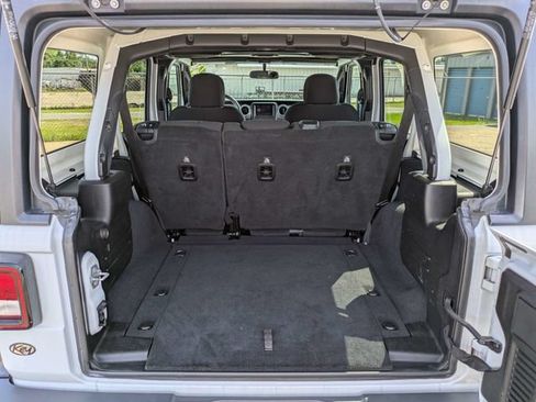 Used 2019 Jeep Wrangler Unlimited Sahara AWD/4WD image 13