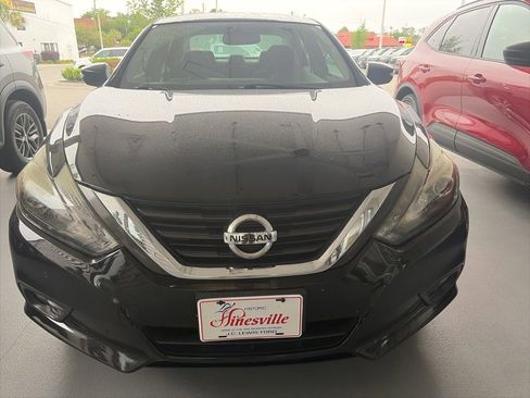 Used 2017 Nissan Altima 3.5 SL w/ 3.5SL Technology Package FWD image 3