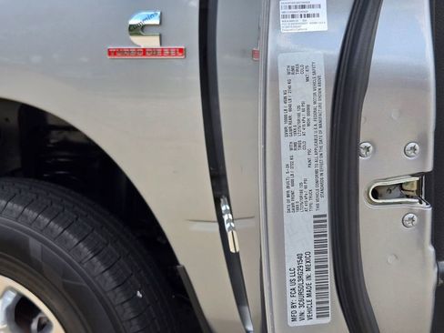 Used 2024 RAM 2500 Big Horn AWD/4WD image 33