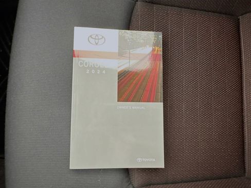 Used 2024 Toyota Corolla SE image 36