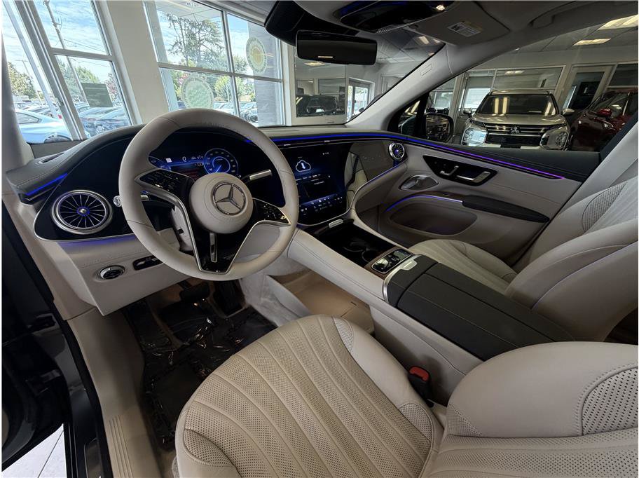 Used 2023 Mercedes-Benz EQS 580 4MATIC SUV w/ Exclusive Trim Package image 23