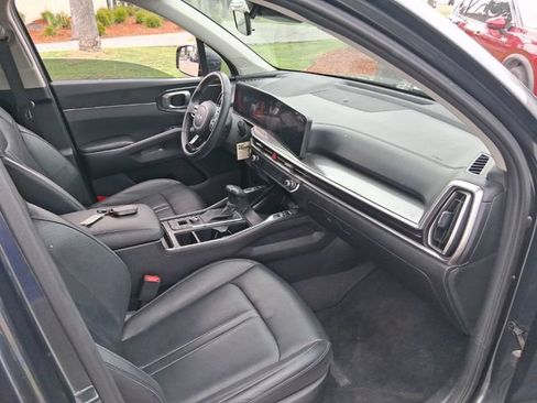 Used 2024 Kia Sorento S w/ Panoramic Sunroof Package FWD image 11