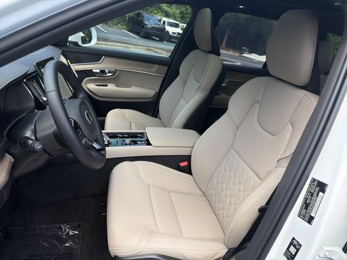 Certified 2026 Volvo XC90 B5 Plus w/ Protection Package Premier AWD/4WD image 16