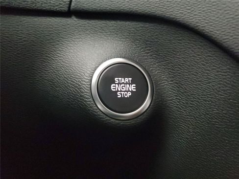 Certified 2026 Volvo XC40 B5 Core w/ Climate Package AWD/4WD image 33