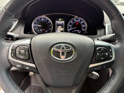 Used 2017 Toyota Camry XLE w/ Moonroof Package FWD image 32