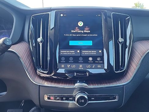 Certified 2024 Volvo XC60 B5 Plus w/ Protection Package Premier AWD/4WD image 22