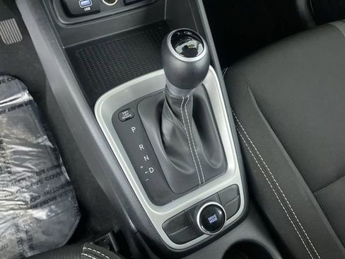 Used 2025 Hyundai Venue SEL image 31