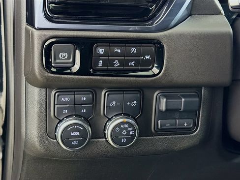 Used 2025 GMC Yukon XL AT4 w/ Premium Trailering Package AWD/4WD image 11