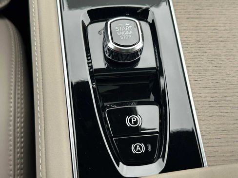 Certified 2025 Volvo XC90 T8 Ultra image 35