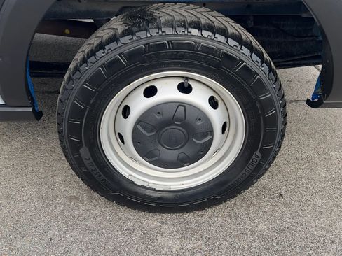 Used 2019 Ford Transit 250 148 Medium Roof image 9