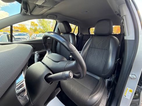 Used 2019 Chevrolet Trax LT w/ LT Convenience Package AWD/4WD image 23