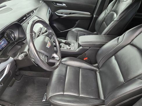 Used 2021 Cadillac XT4 Premium Luxury w/ Cold Weather Package image 8