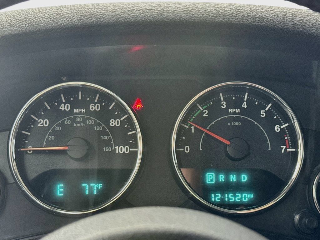 Used 2016 Jeep Wrangler Unlimited Sahara AWD/4WD image 13