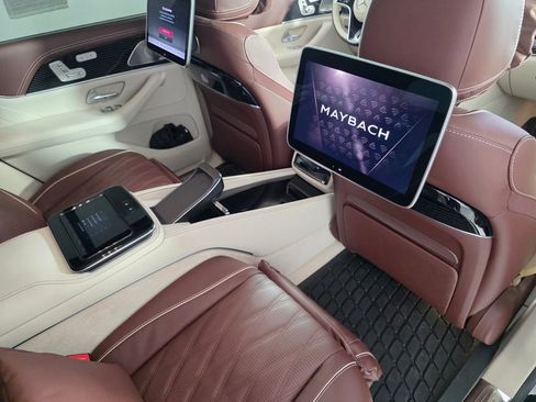 Certified 2025 Mercedes-Benz Maybach GLS 600 4MATIC image 32