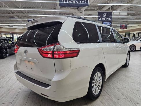 Used 2016 Toyota Sienna XLE w/ XLE Navigation Package FWD image 6