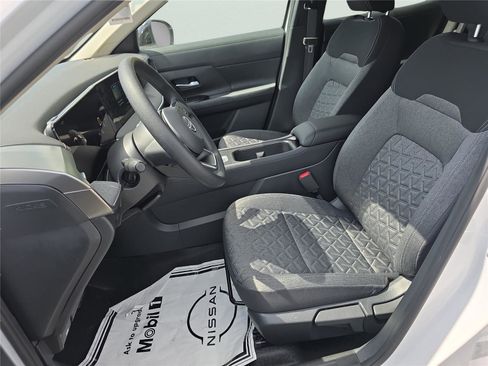 New 2026 Nissan Kicks SV w/ SV Premium Package FWD image 11