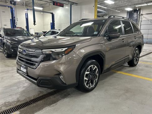 Certified 2025 Subaru Forester Premium image 4