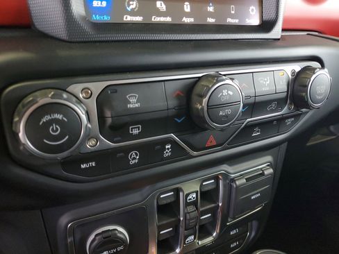 Used 2023 Jeep Wrangler Unlimited Rubicon image 27