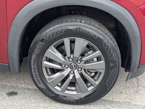 Used 2025 Nissan Pathfinder SV image 11